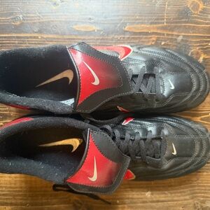 Nike Men's Black and Red Athletic Shoes (size 11)